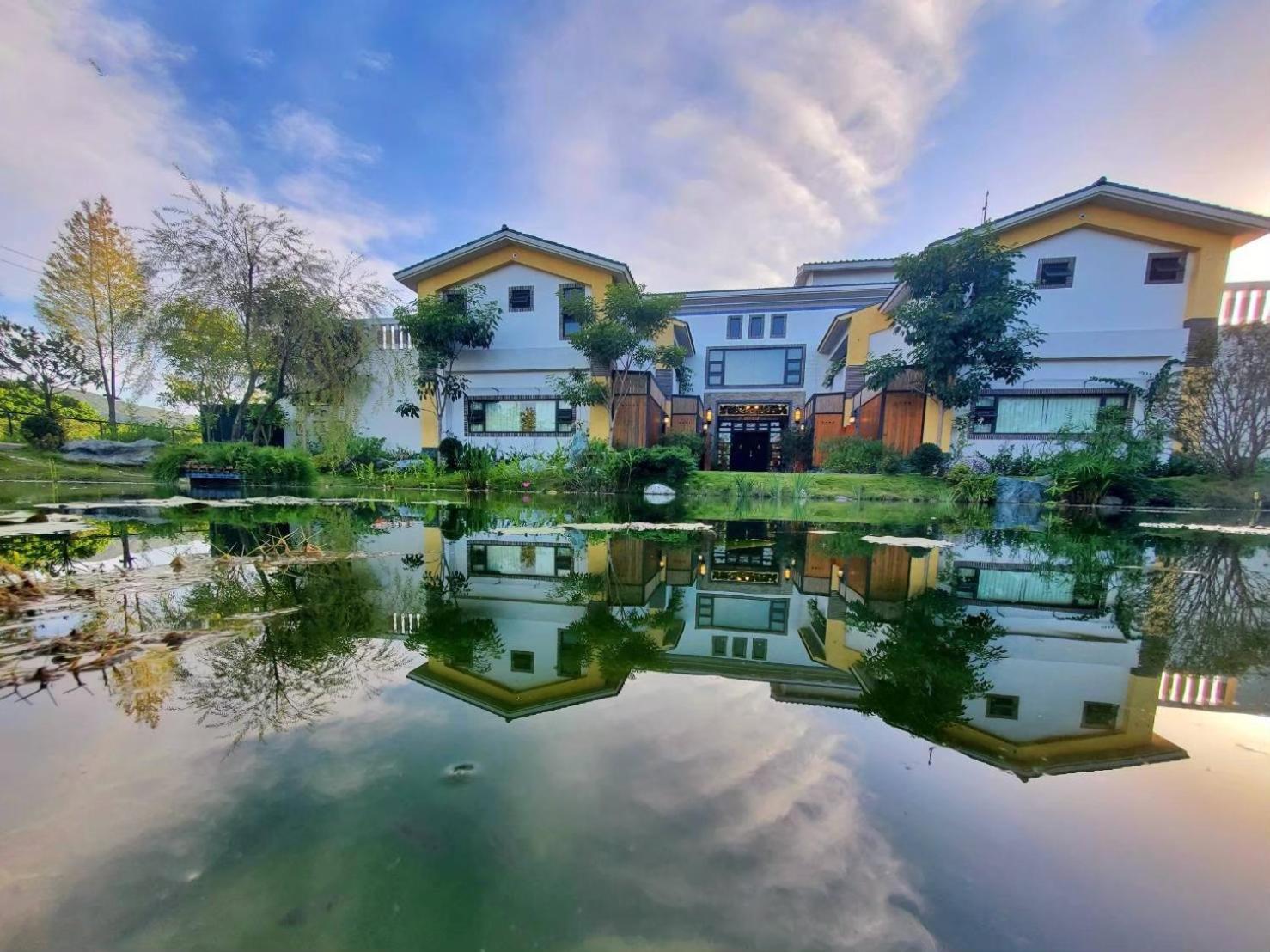 山花映水紅莊園民宿 Apartment Yuemei Екстериор снимка